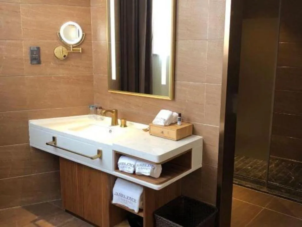 James Joyce Coffetel Shenyang North Railway Station Qishan Road Metro Station