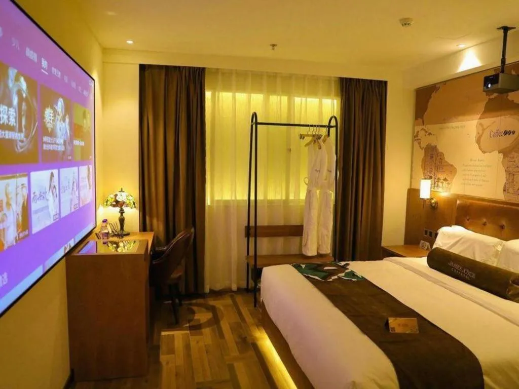 Bed in James Joyce Coffetel Shenyang North Railway Station Qishan Road Metro Station