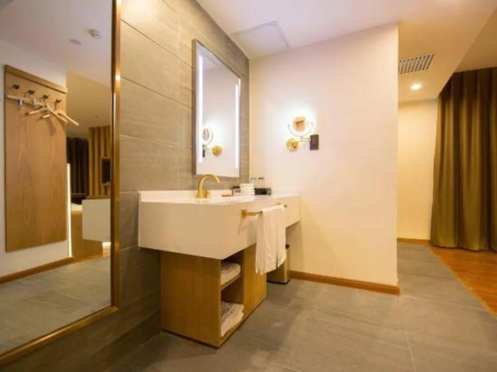 James Joyce Coffetel Harbin Central Street