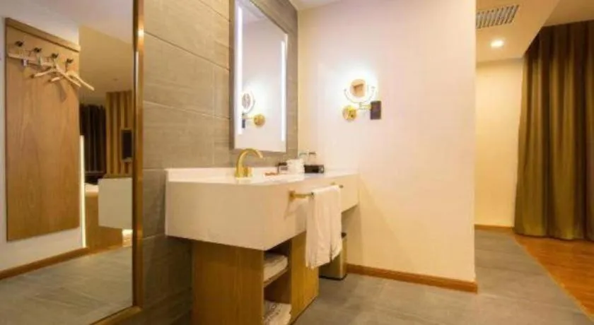 James Joyce Coffetel Harbin Central Street