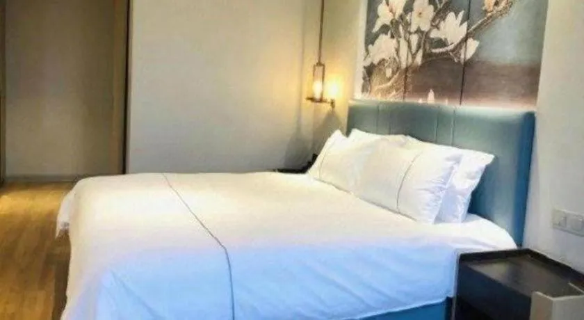 Bed in Magnotel Hotel Dongxing Guomen Port