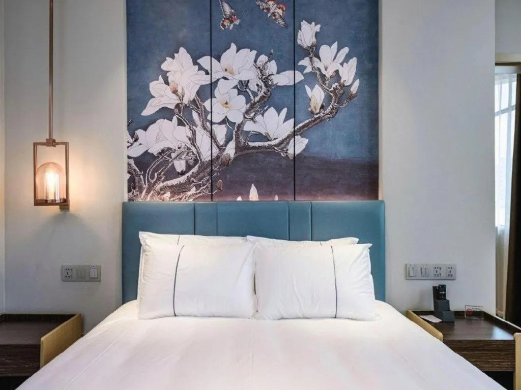 Bed in Magnotel Hotel Dongxing Guomen Port