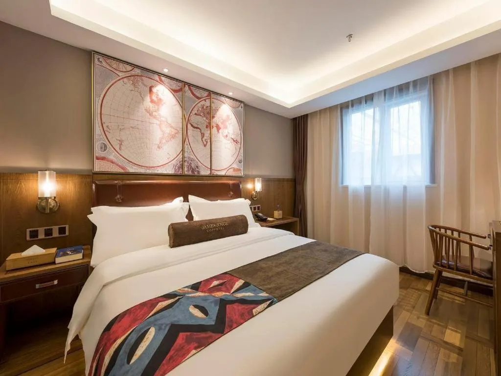 Bed in James Joyce Coffetel Beijing West Railway Station Lianhua Bridge