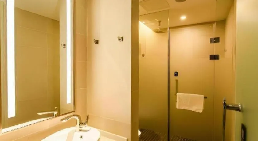 Xana Hotelle Shenyang Zhongshan Plaza the Affiliated First Hospital of China Medical University