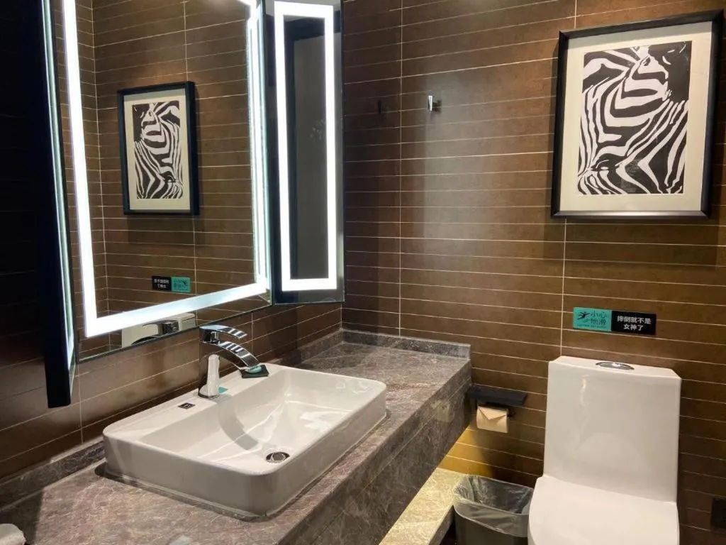 Xana Hotelle Shenyang Zhongshan Plaza the Affiliated First Hospital of China Medical University