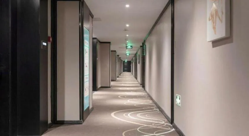 Xana Hotelle Zhuhai Gongbei Port