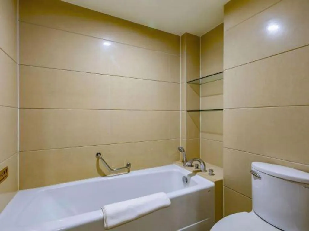 YUN-RAY Ambassador Hotel