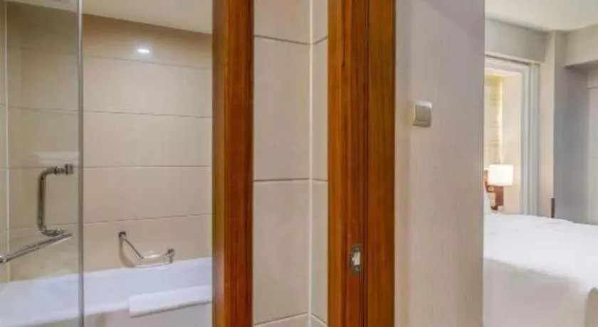 YUN-RAY Ambassador Hotel