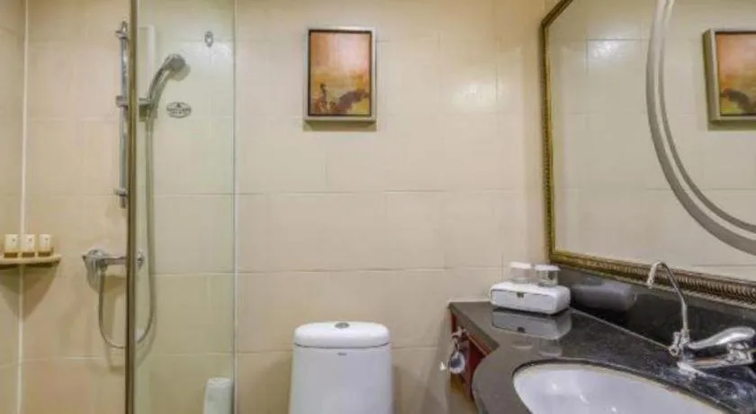 YUN-RAY Ambassador Hotel