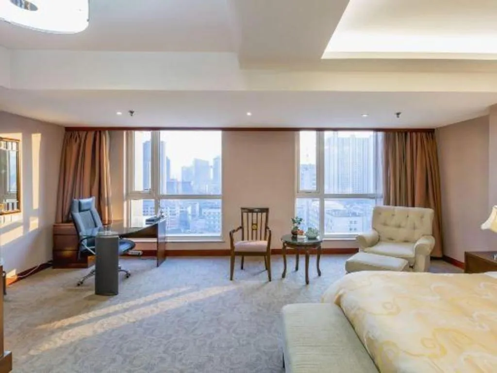 YUN-RAY Ambassador Hotel