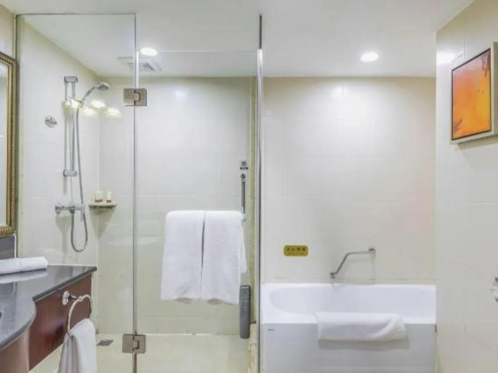 YUN-RAY Ambassador Hotel