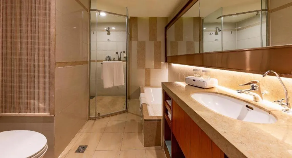 YUN-RAY Ambassador Hotel