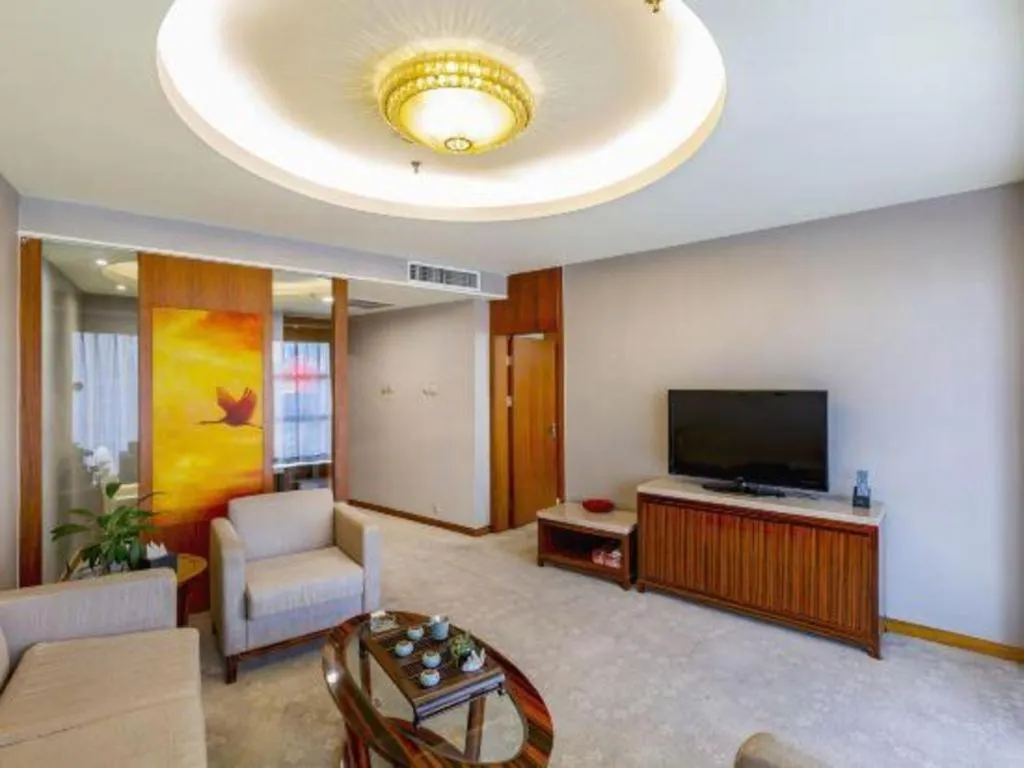 YUN-RAY Ambassador Hotel