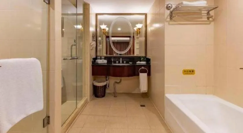 YUN-RAY Ambassador Hotel