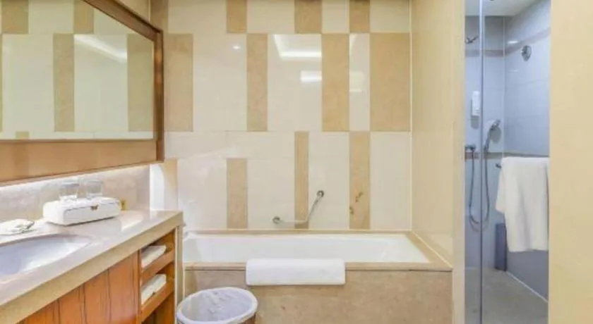 YUN-RAY Ambassador Hotel