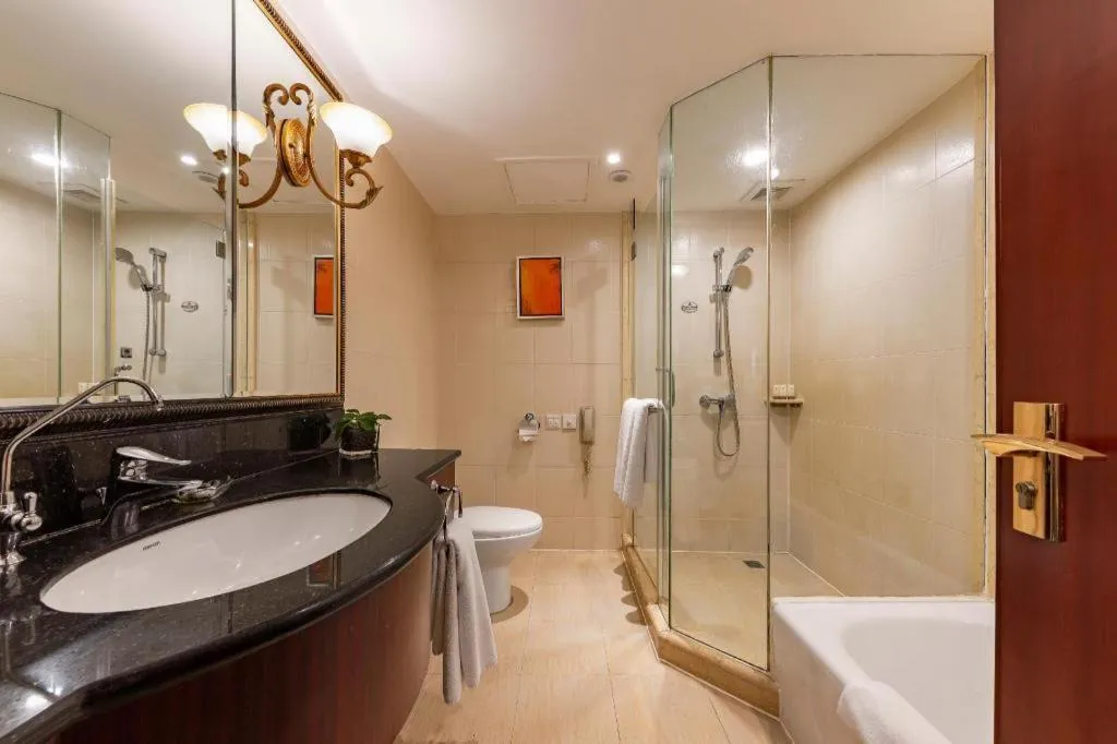 YUN-RAY Ambassador Hotel