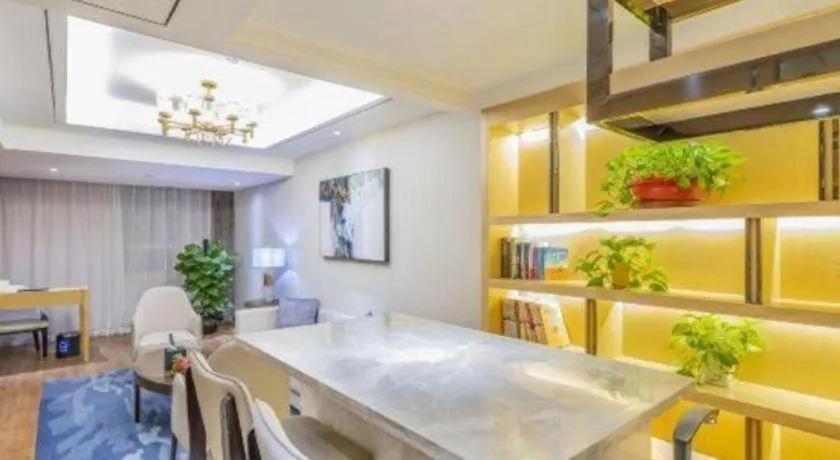 YUN-RAY Ambassador Hotel