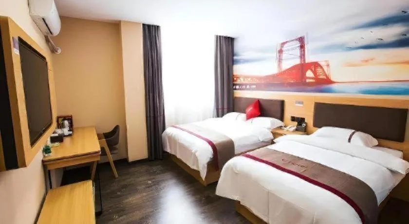 Bed in Thank Inn Hotel Guangdong Zhuhai Jiwan Hongqi Central Sqaure