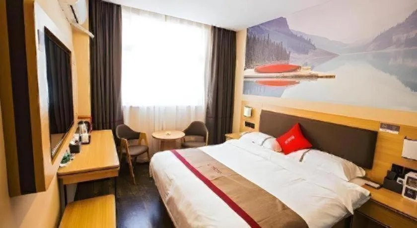 Bed in Thank Inn Hotel Guangdong Zhuhai Jiwan Hongqi Central Sqaure