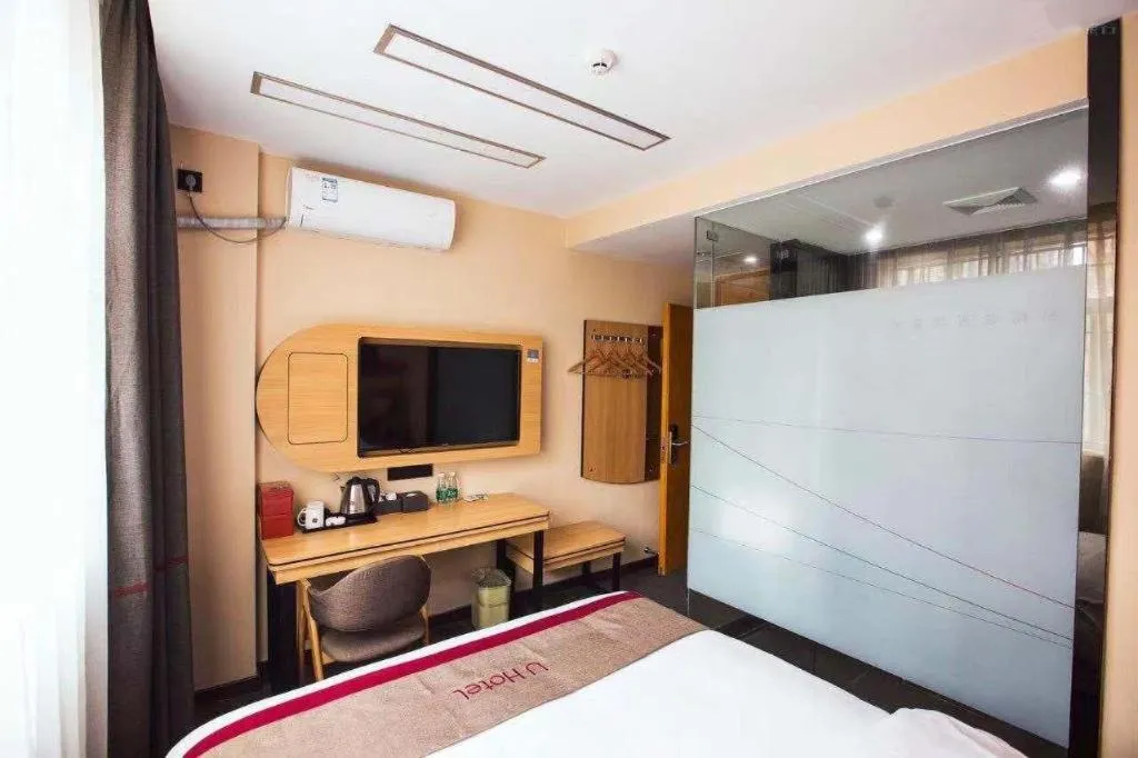 Bed in Thank Inn Hotel Guangdong Zhuhai Jiwan Hongqi Central Sqaure