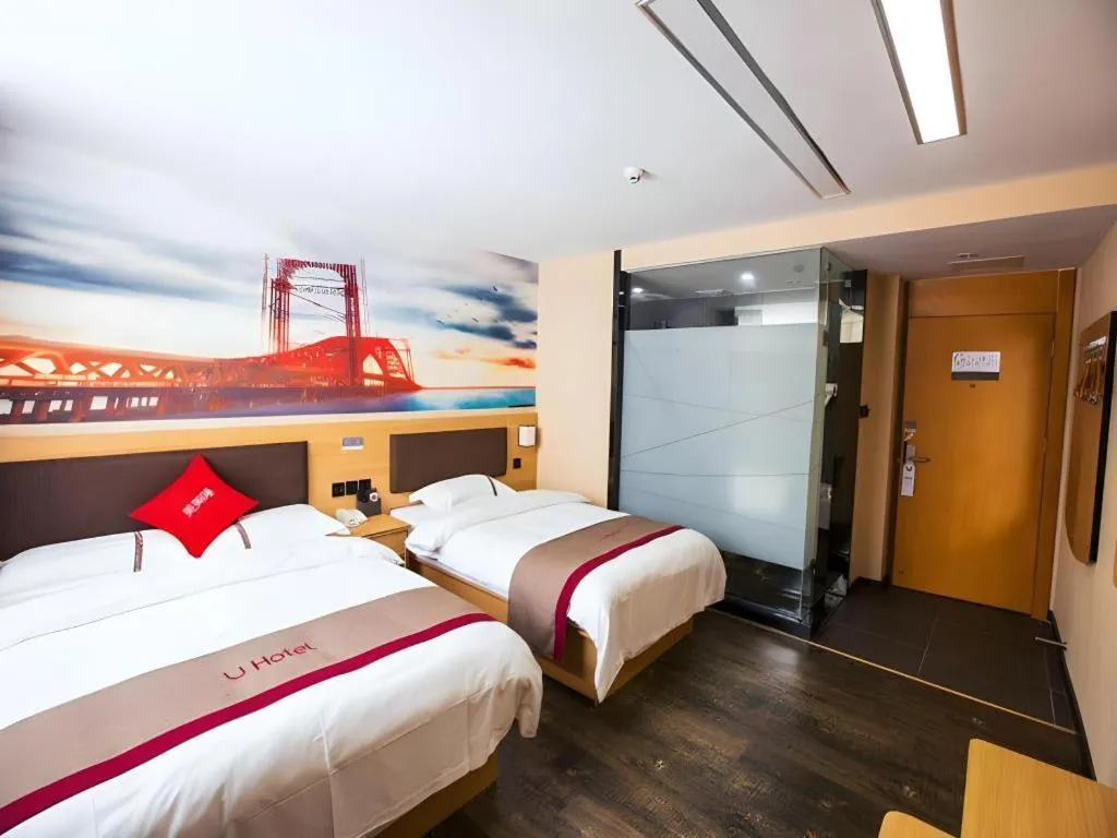 Bed in Thank Inn Hotel Guangdong Zhuhai Jiwan Hongqi Central Sqaure