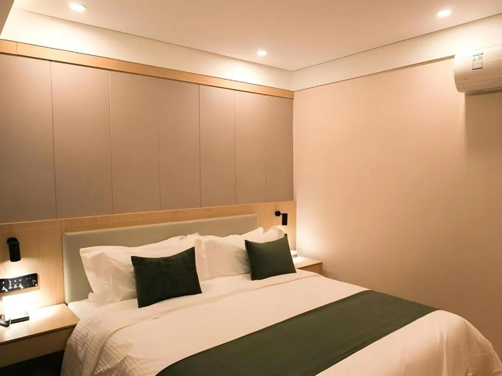 Bed in GreenTree Inn Express Hebei Tangshan Caofeidian Industrial Park 11 Plus Bus Station