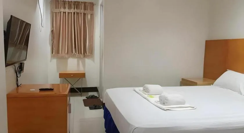 Bed in Jeamco Royal Hotel - Pasig
