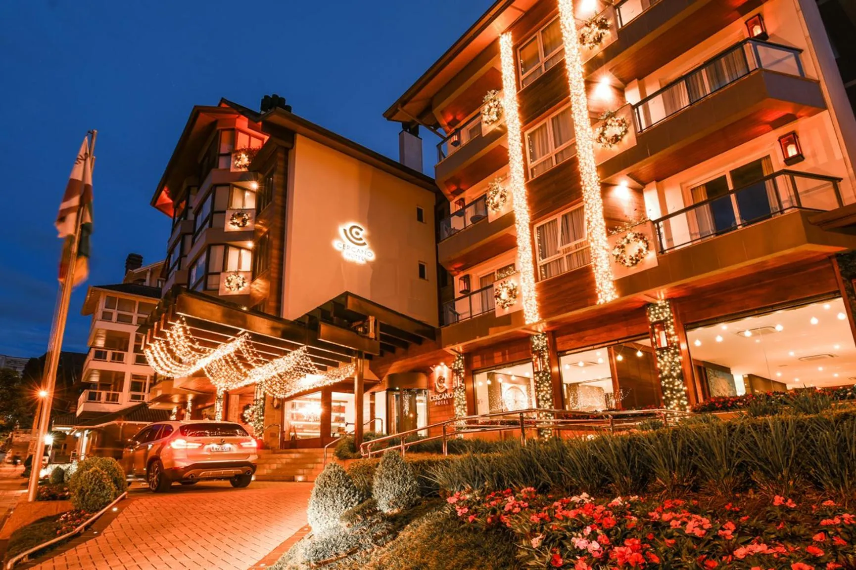 Property building in Hotel Cercano