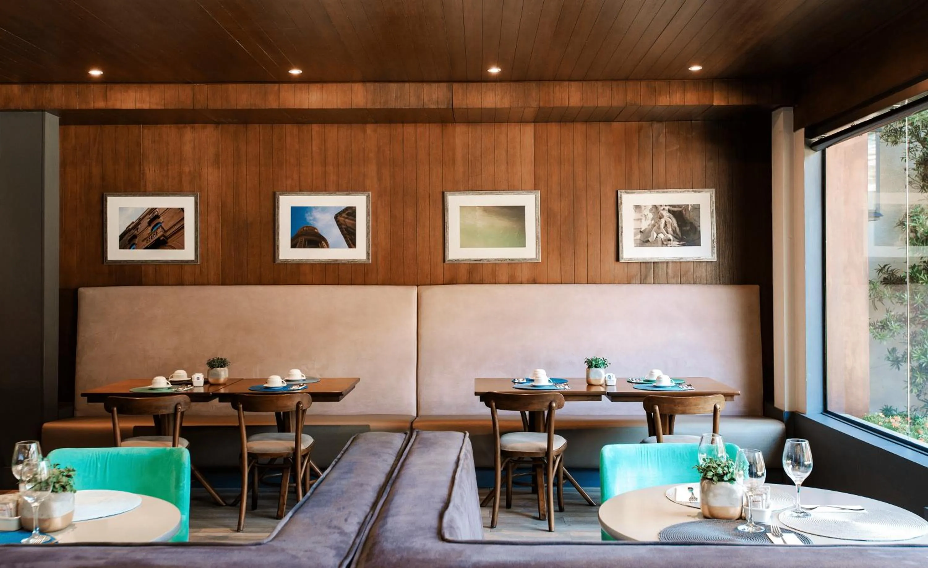 Restaurant/places to eat in Hotel Cercano