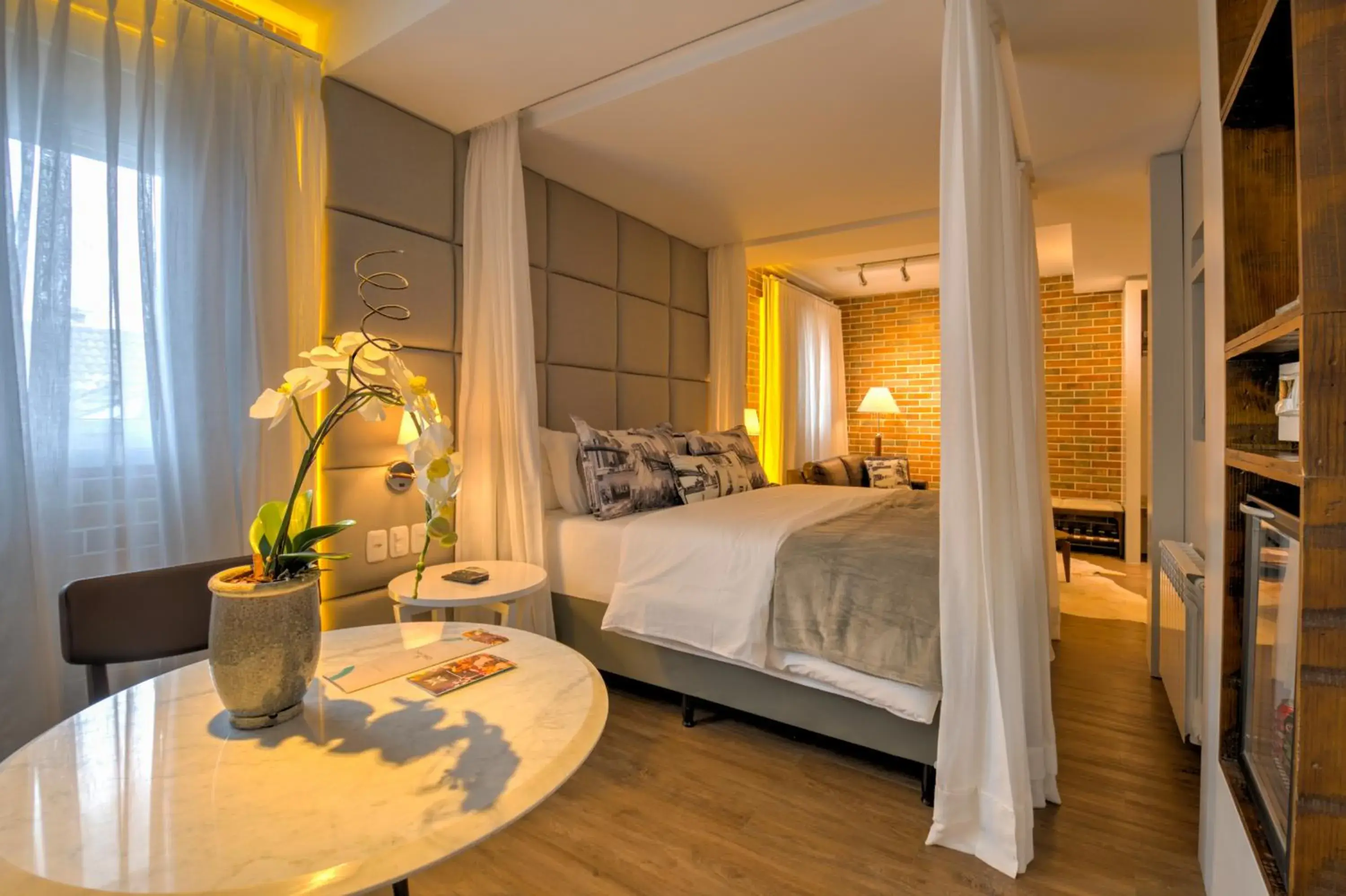 Deluxe Suite in Hotel Cercano Deluxe Suite in Hotel Cercano