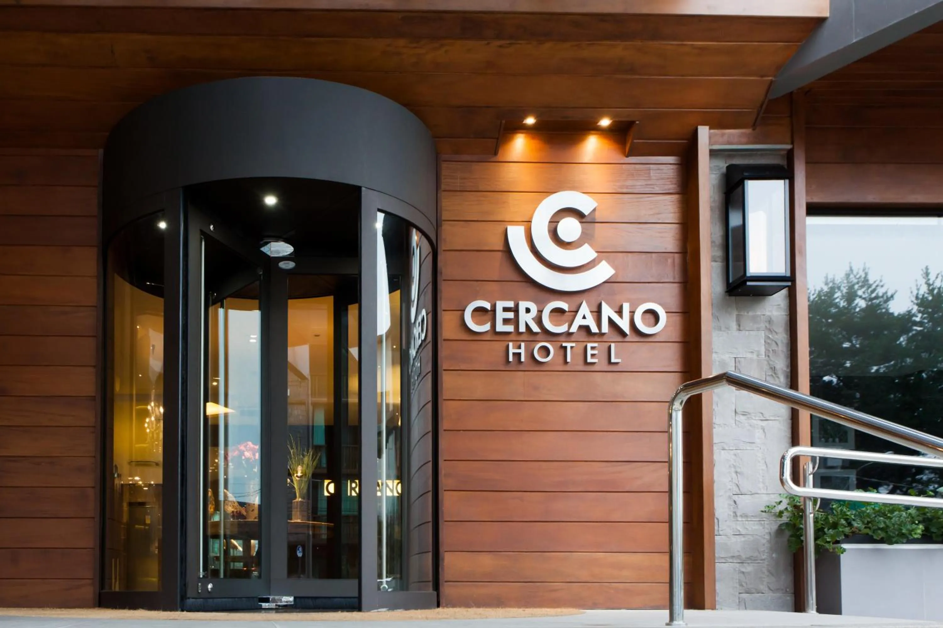 Facade/entrance in Hotel Cercano
