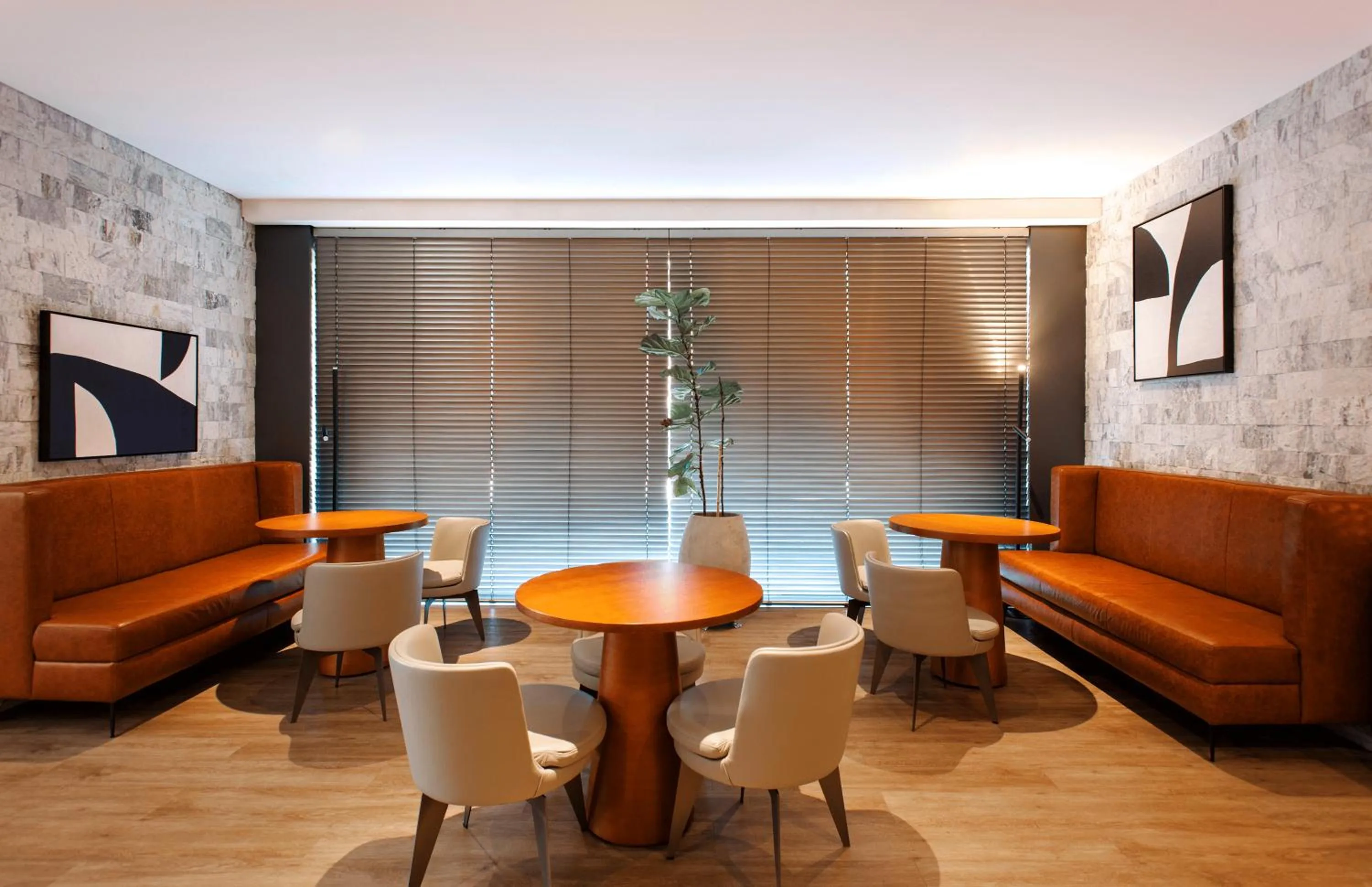 Property building in Hotel Cercano