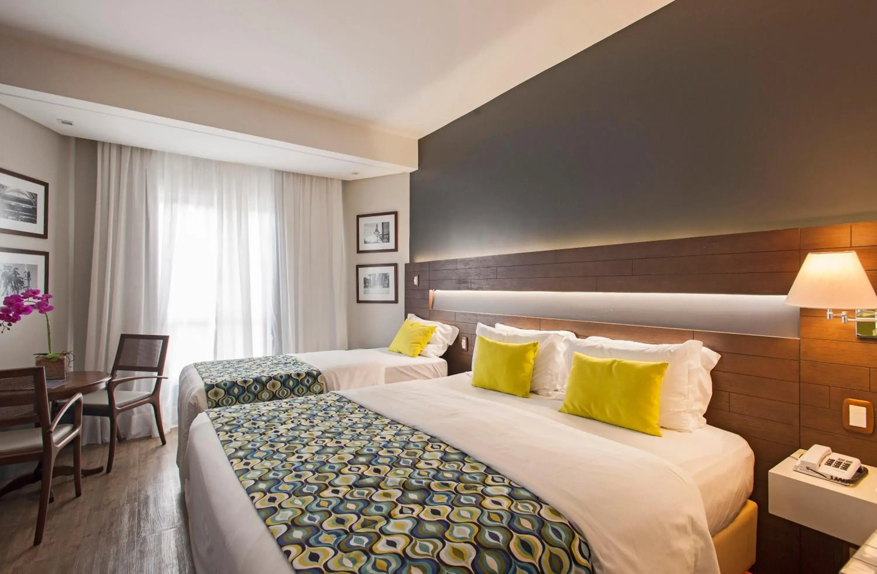 Luxury Triple Room in Hotel Cercano Luxury Triple Room in Hotel Cercano