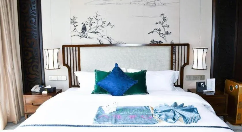 Bed in Qingdao Hualan Hotel