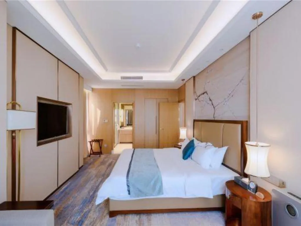 Bed in Qingdao Hualan Hotel