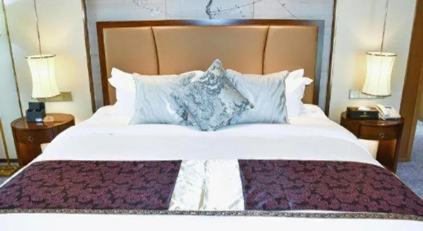 Bed in Qingdao Hualan Hotel