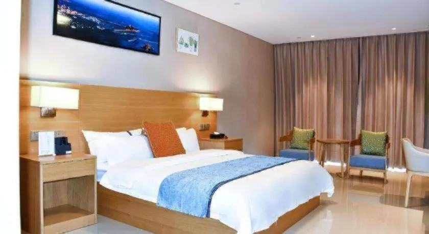 Bed in Qingdao Hualan Hotel