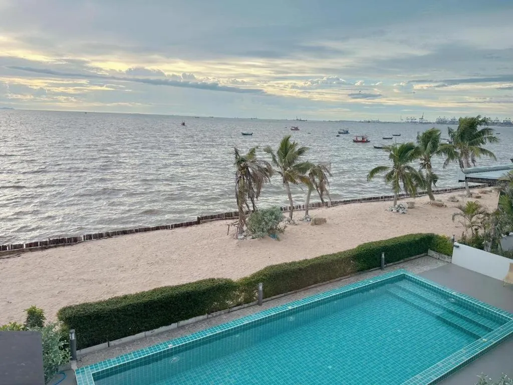 Golden Dragon Beach Resort Pattaya (Bang Lamung)