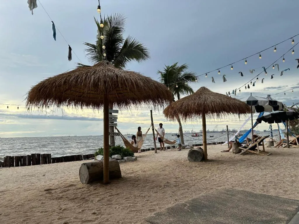 Golden Dragon Beach Resort Pattaya (Bang Lamung)