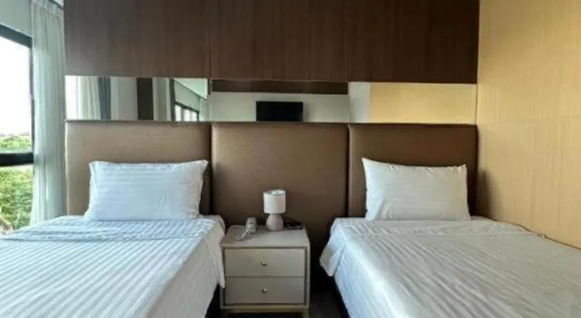 Bed in Golden Dragon Beach Resort Pattaya (Bang Lamung)