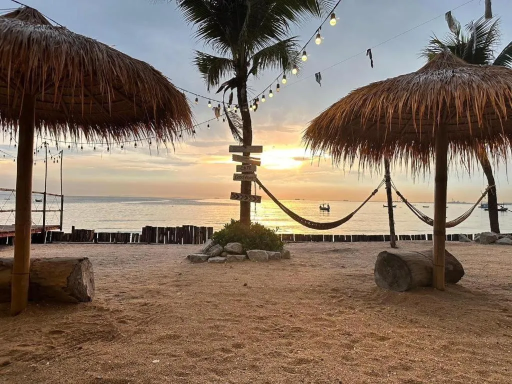 Golden Dragon Beach Resort Pattaya (Bang Lamung)