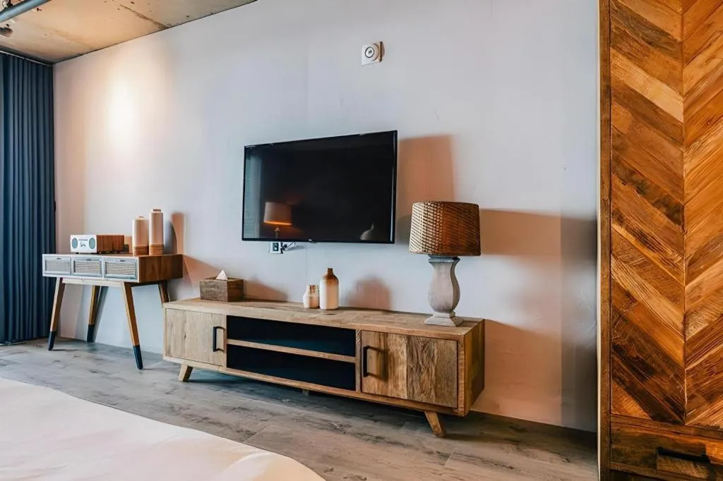 Bed in Tropical Hideaway