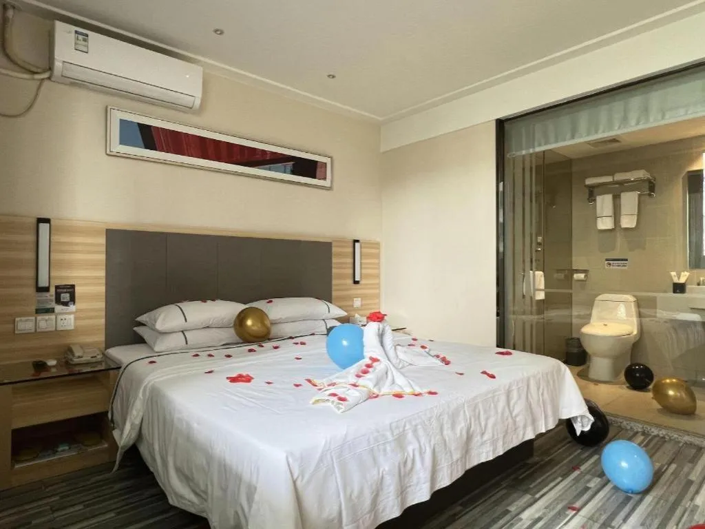 Bed in City Comfort Inn Chongqing Southwest University Beibei Metro Station