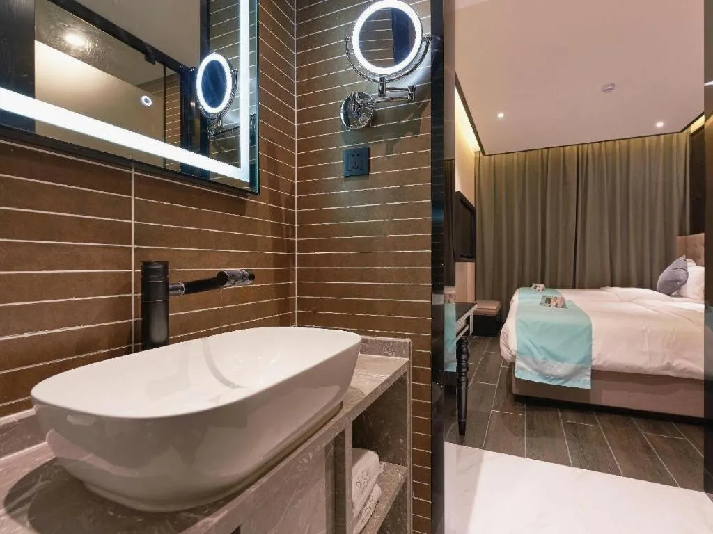 Bed in Xana Hotelle Beijing Fengtai Railway Station Tiantan Hospital