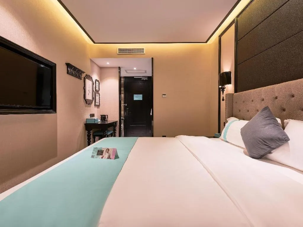 Bed in Xana Hotelle Beijing Fengtai Railway Station Tiantan Hospital