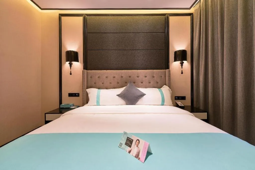 Bed in Xana Hotelle Beijing Fengtai Railway Station Tiantan Hospital