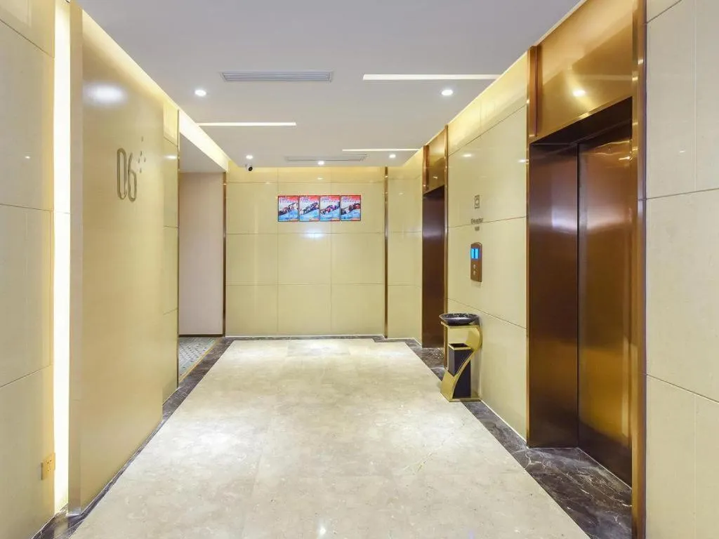 Lavande Hotel Chongqing Xinghui Liangjiang Happiness Plaza