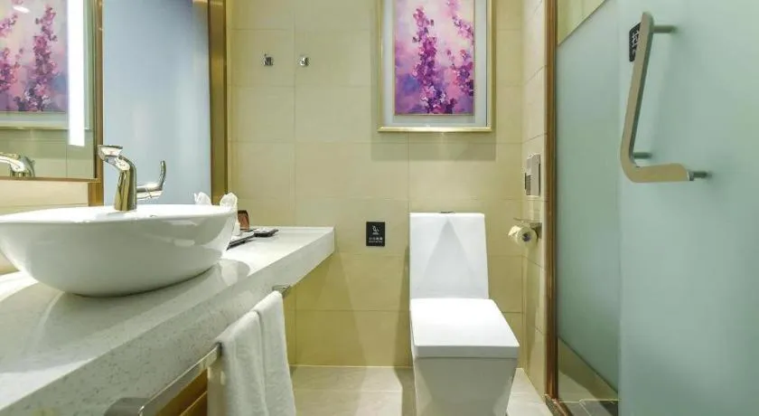 Lavande Hotel Chongqing Xinghui Liangjiang Happiness Plaza