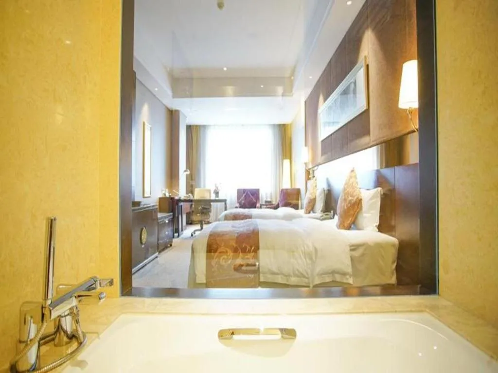 Bed in Xian Grand Soluxe International Hotel