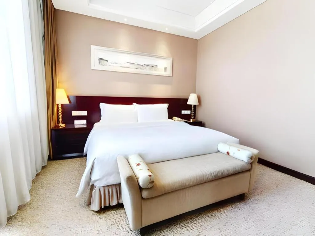 Bed in Xian Grand Soluxe International Hotel